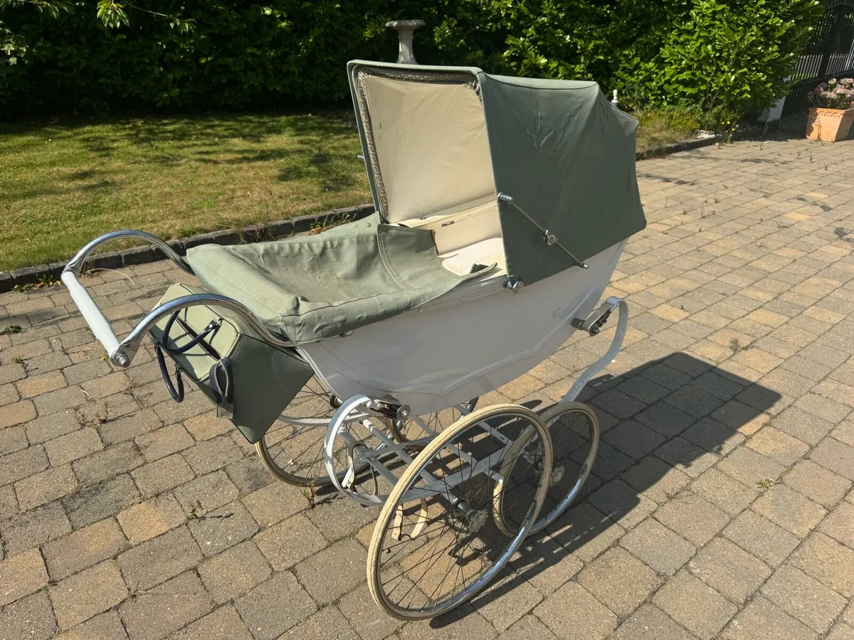Royale Pram - Image 1