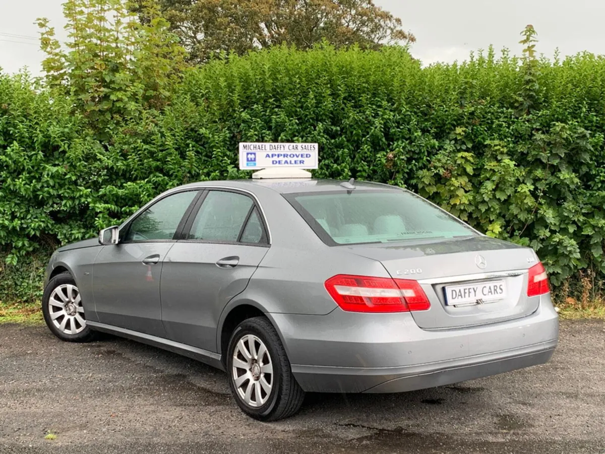 Mercedes-Benz E-Class 200 CDI BLUE EFFICIENCY 4DR - Image 4