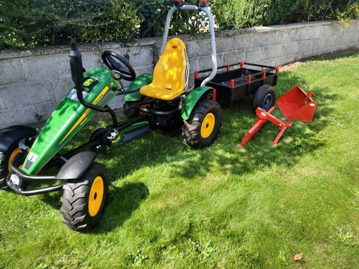 berg gocart and trailer with two attachments plus a new front linkage new used still in box - Image 2
