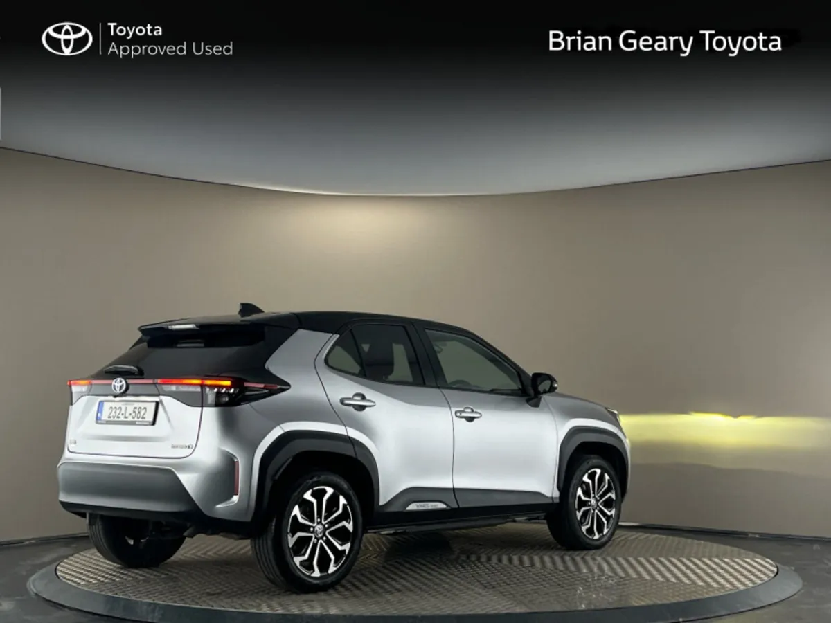 Toyota Yaris Cross HYBRID LUNA SPORT - Image 2