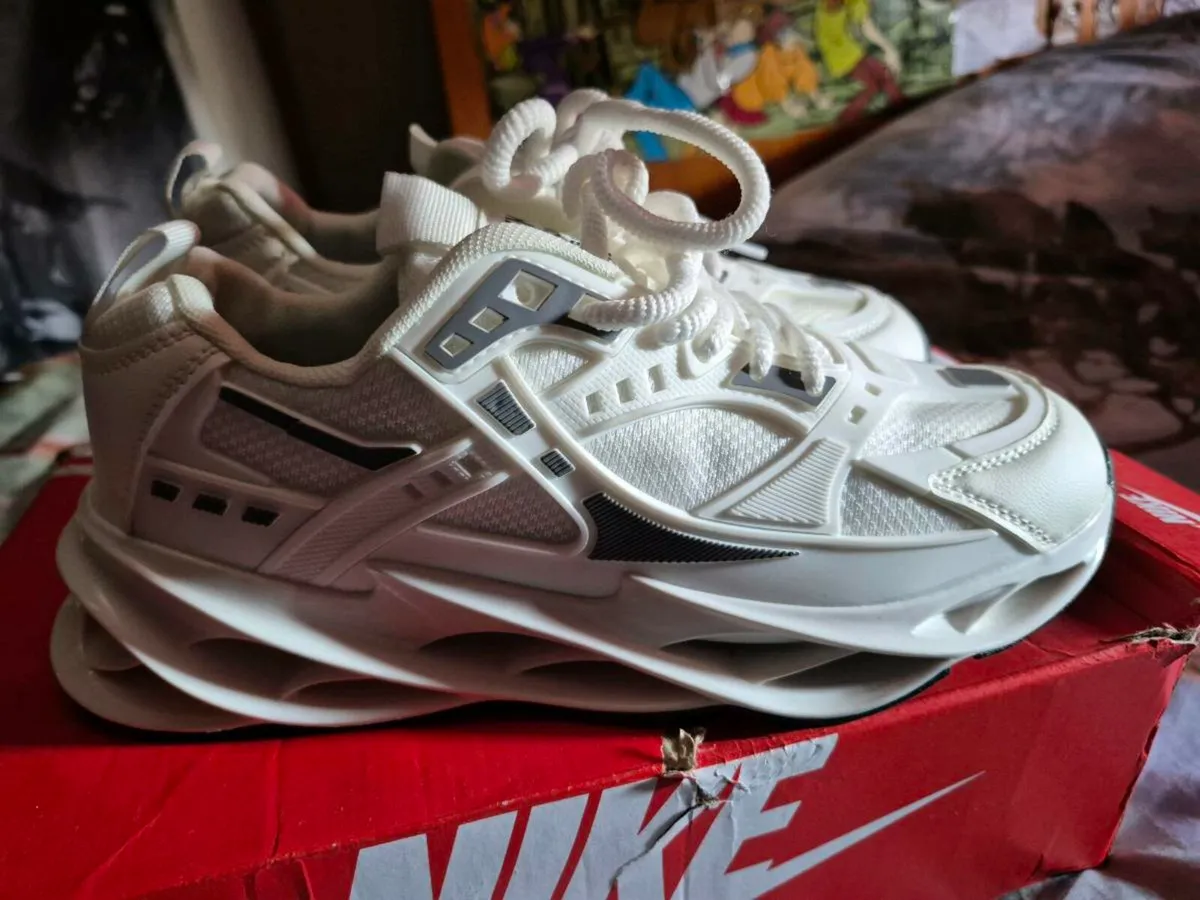 TRAINERS - Image 1