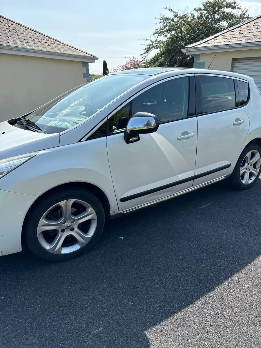 Peugeot 3008 Automatic with Tow Hitch - Image 2