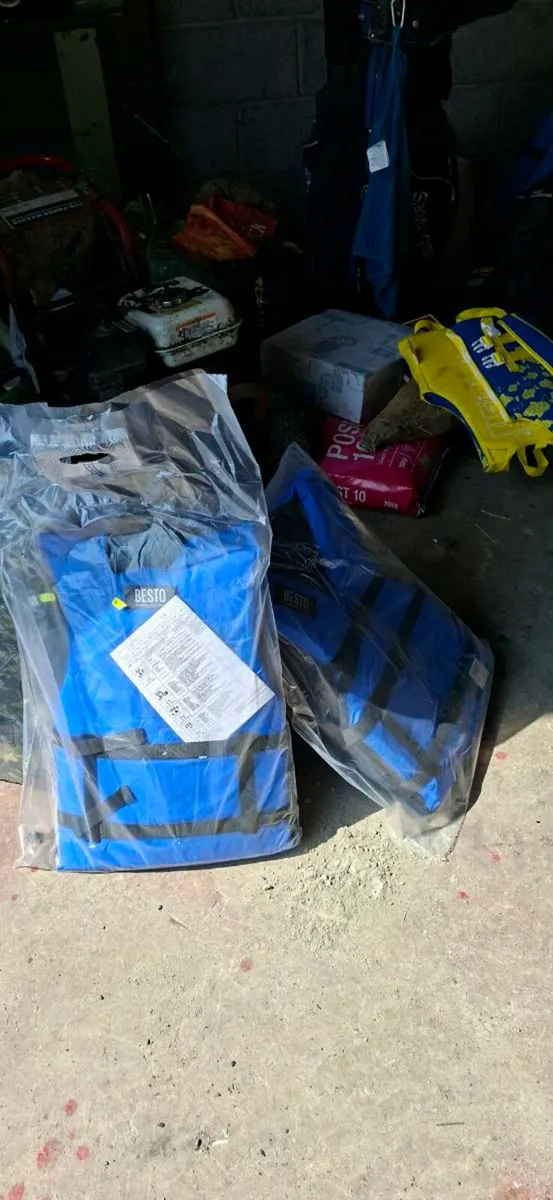 Life jackets - Image 2