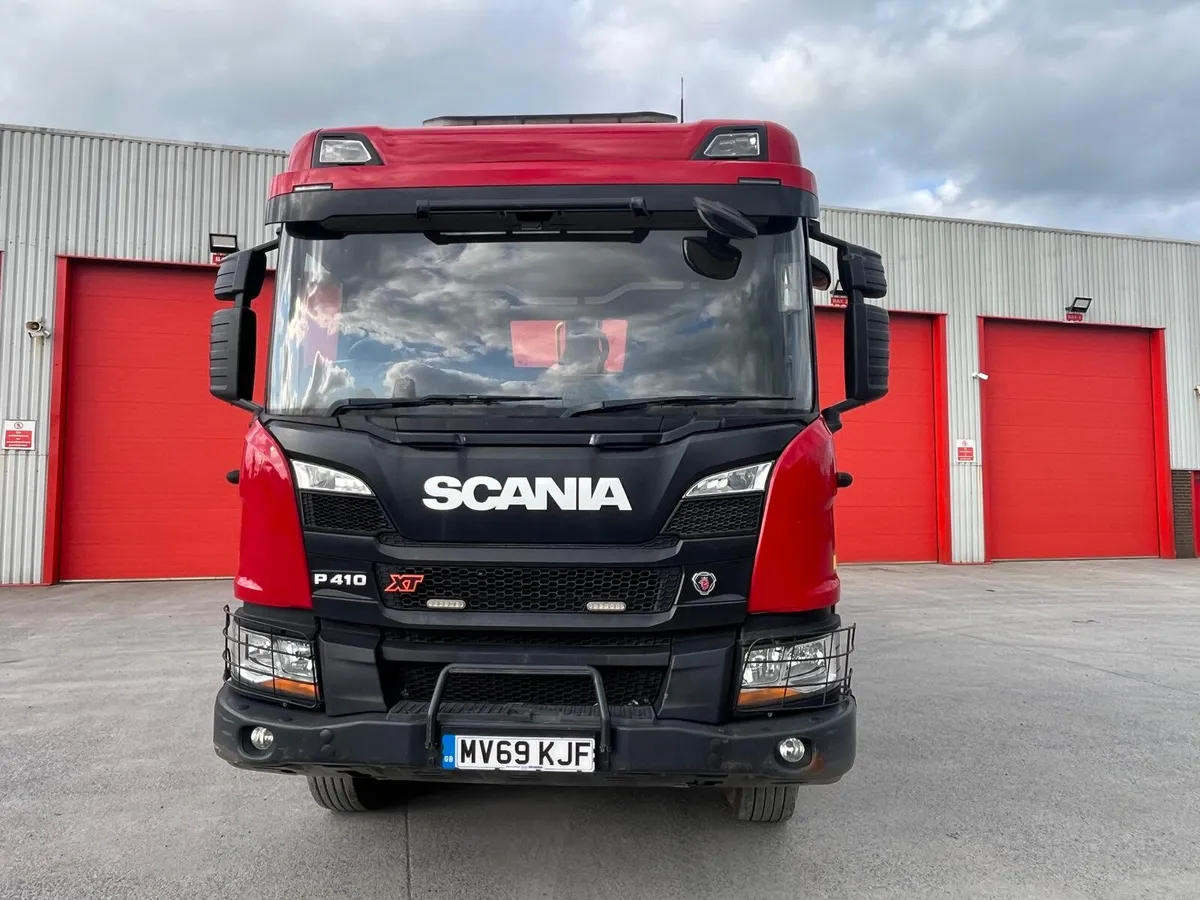 2020 Scania P410 XT 8x4 Tipper Grab - Image 3