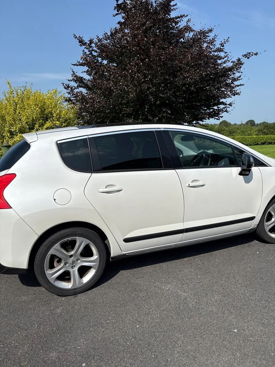 Peugeot 3008 Automatic with Tow Hitch - Image 4