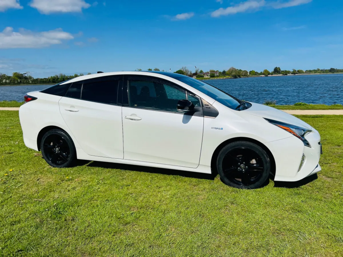 Toyota Prius AUTO / HYBRID / FINANCE AVAILABLE - Image 3