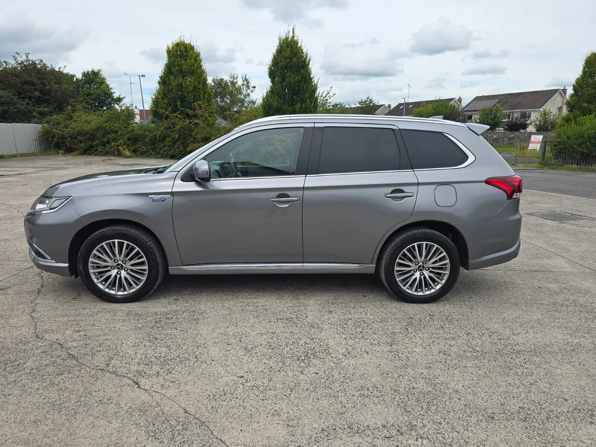 Mitsubishi Outlander 2.4 plug in hybrid2021 - Image 4