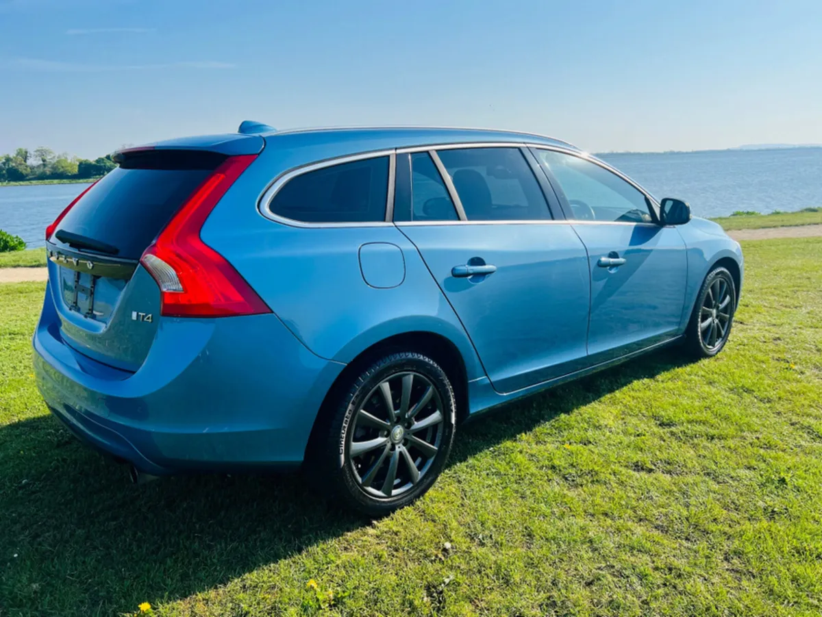 Volvo V60 SALE NOW ON / €13950 / T4 1.6 Petrol Top - Image 4