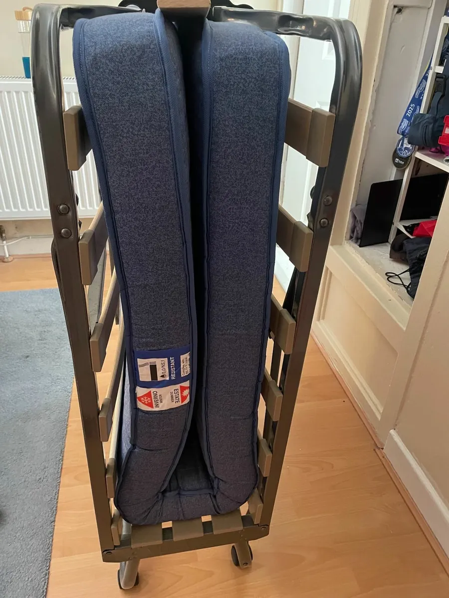 Fold-up bed - Image 1