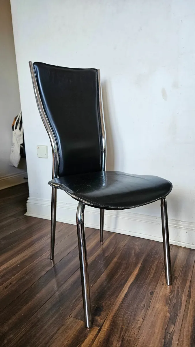 Glass dinning table with 3 chairs - NEGOCIABLE - Image 2