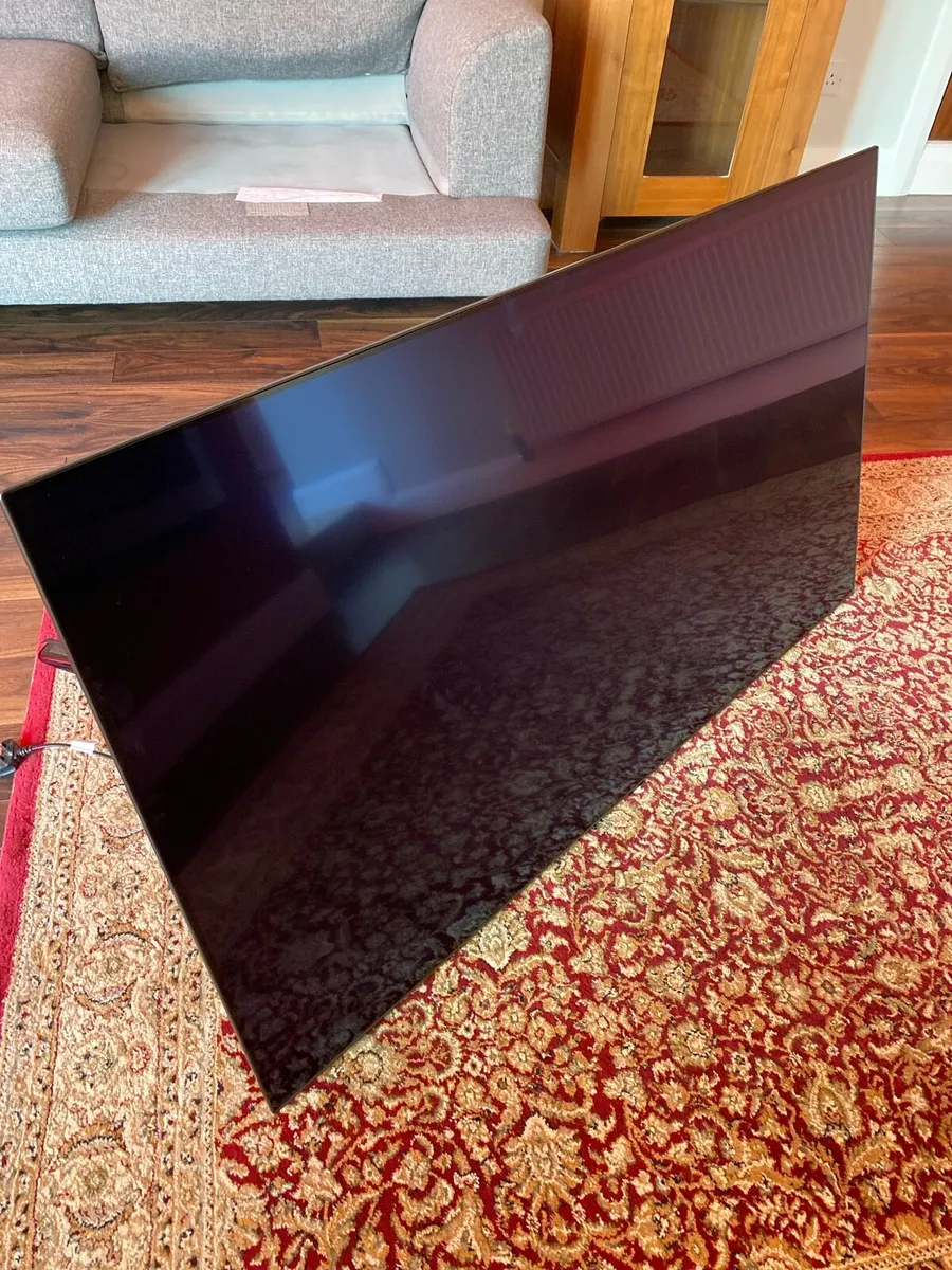 LG 55 inch OLED 4 K smart Tv - Image 2