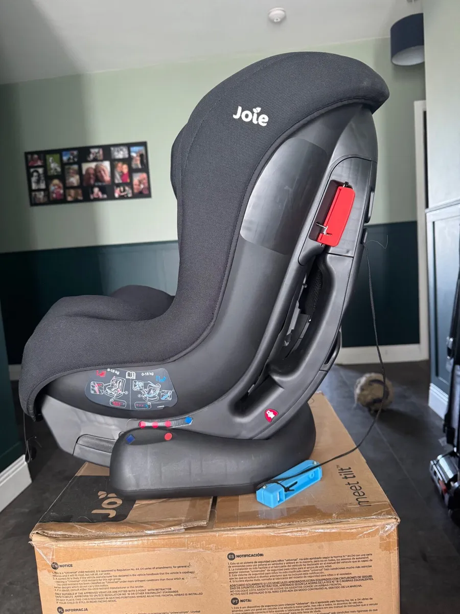 Joie Car Seat - Like New - Image 3
