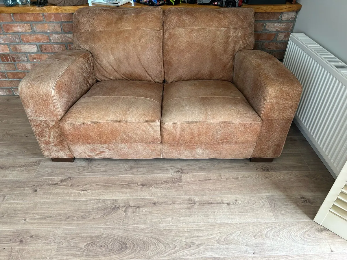 Perfect condition couch rarely used - Image 1