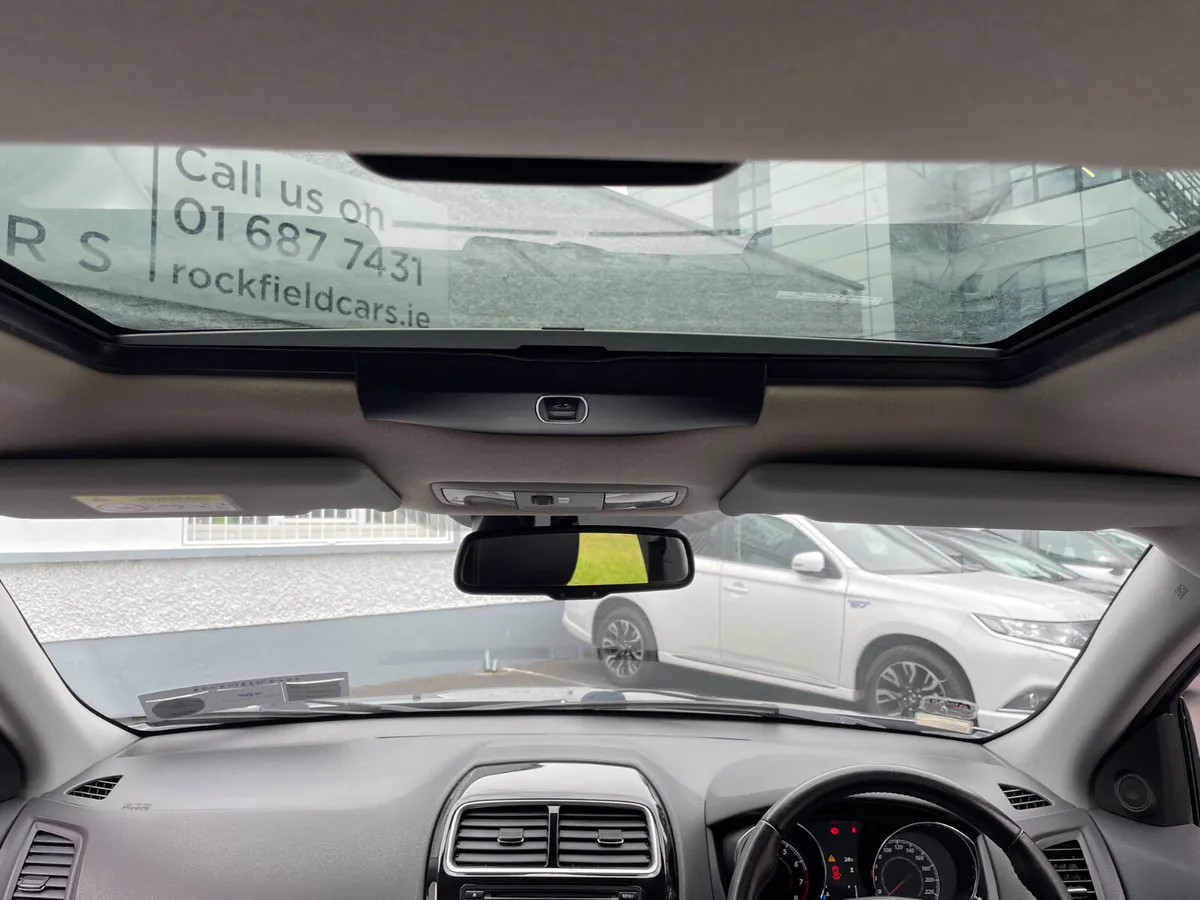 1.6 2WD INSTYLE+ SUNROOF - LEATHER - 280TAX - Image 4