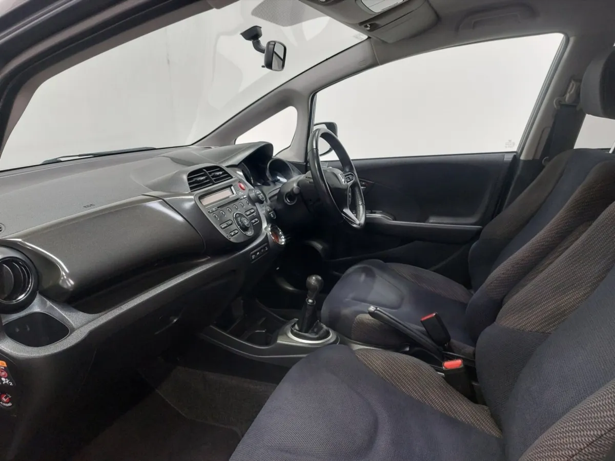 Honda Jazz Hatchback ES Plus - Image 2
