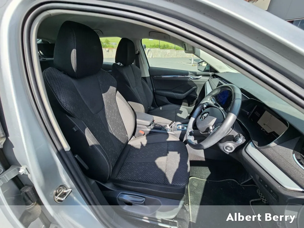Skoda Octavia STYLE 1.4 TSI 204BHP IV 5DR AUTO - Image 4