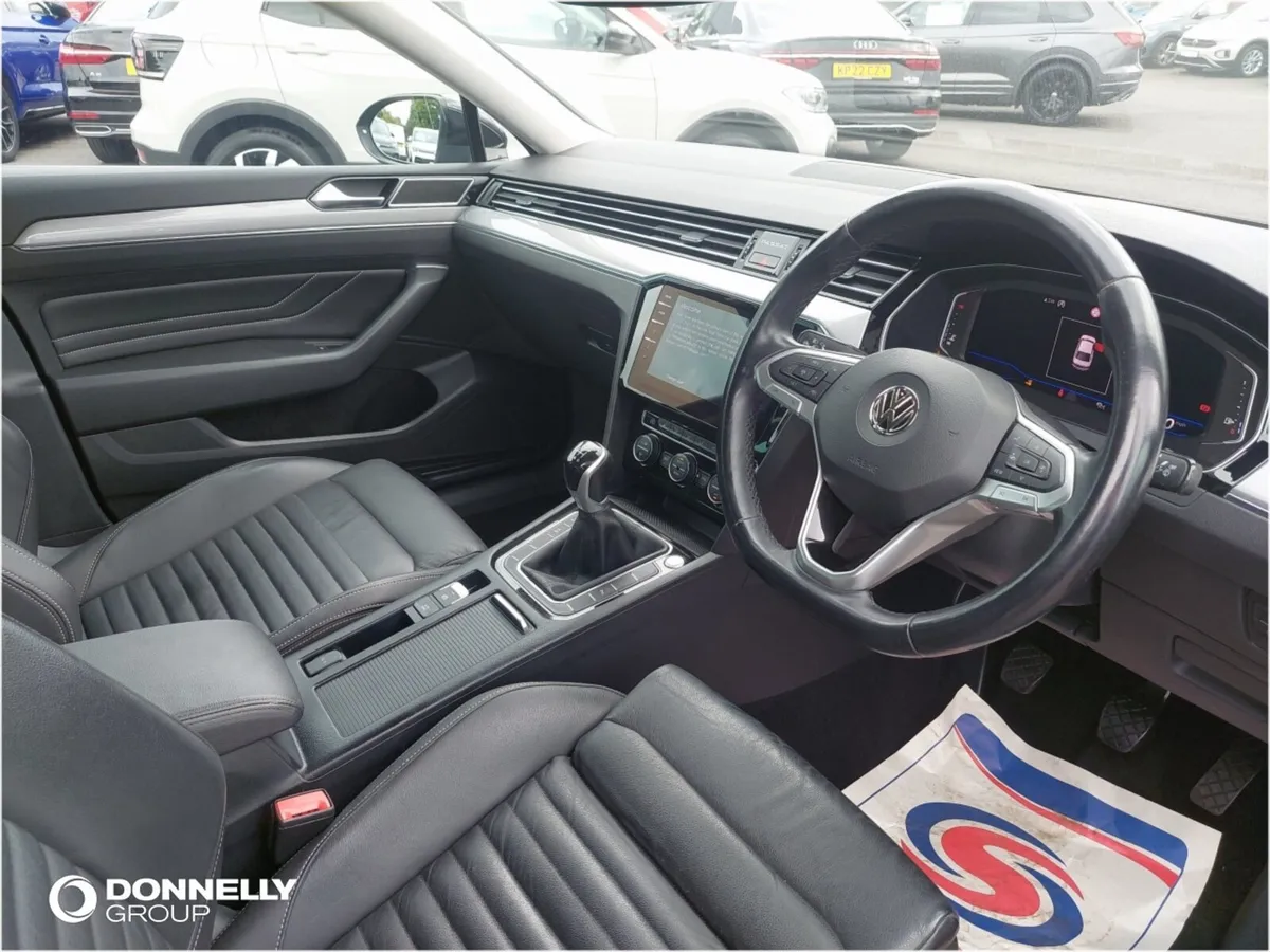 Volkswagen Passat Saloon SEL - Image 2