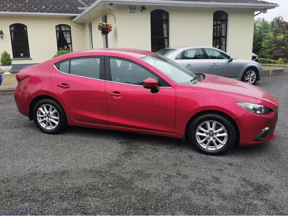 Mazda Mazda3 1.5 D 105PS EXECUTIVE IPM 4 4DR - Image 2