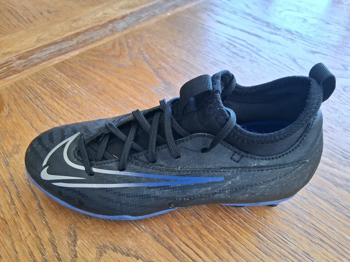 Football boots - Image 1