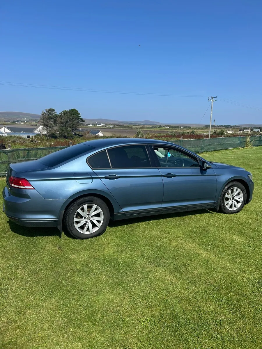 Volkswagen Passat - Image 2