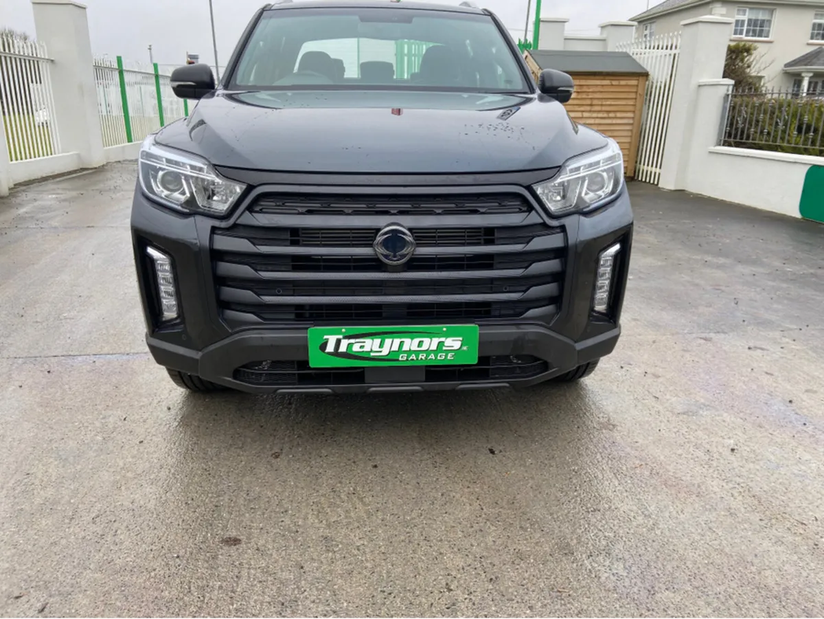 KGM Musso MUSSO AUTO 4X4 CREWCAB €333 ROAD TAX - Image 4