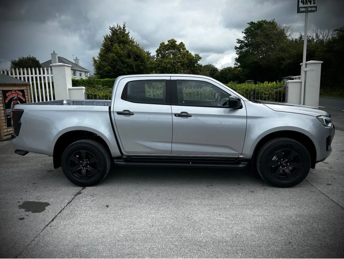 Isuzu D-Max BOOK YOUR 242 LSE AUTO D MAX TODAY - Image 4