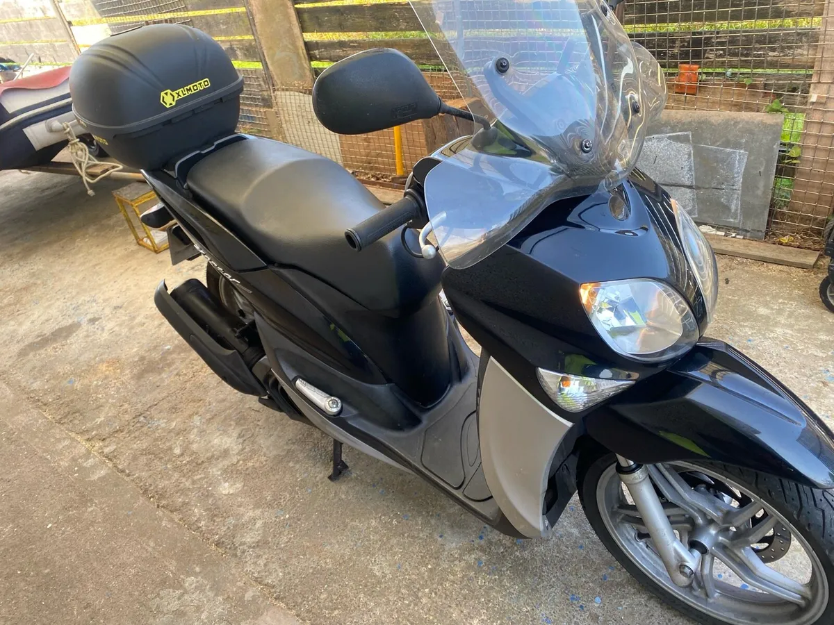 125 Yamaha scooter - Image 1