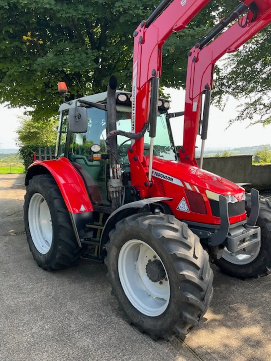 2013 MF 5455 T-3 Hi-vis c/w 946 Loader - Image 4
