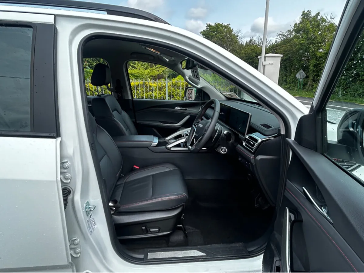 Maxus T90EV DEMO 5 SEATER CREW CAB T60 MAXUS  4X4 - Image 3
