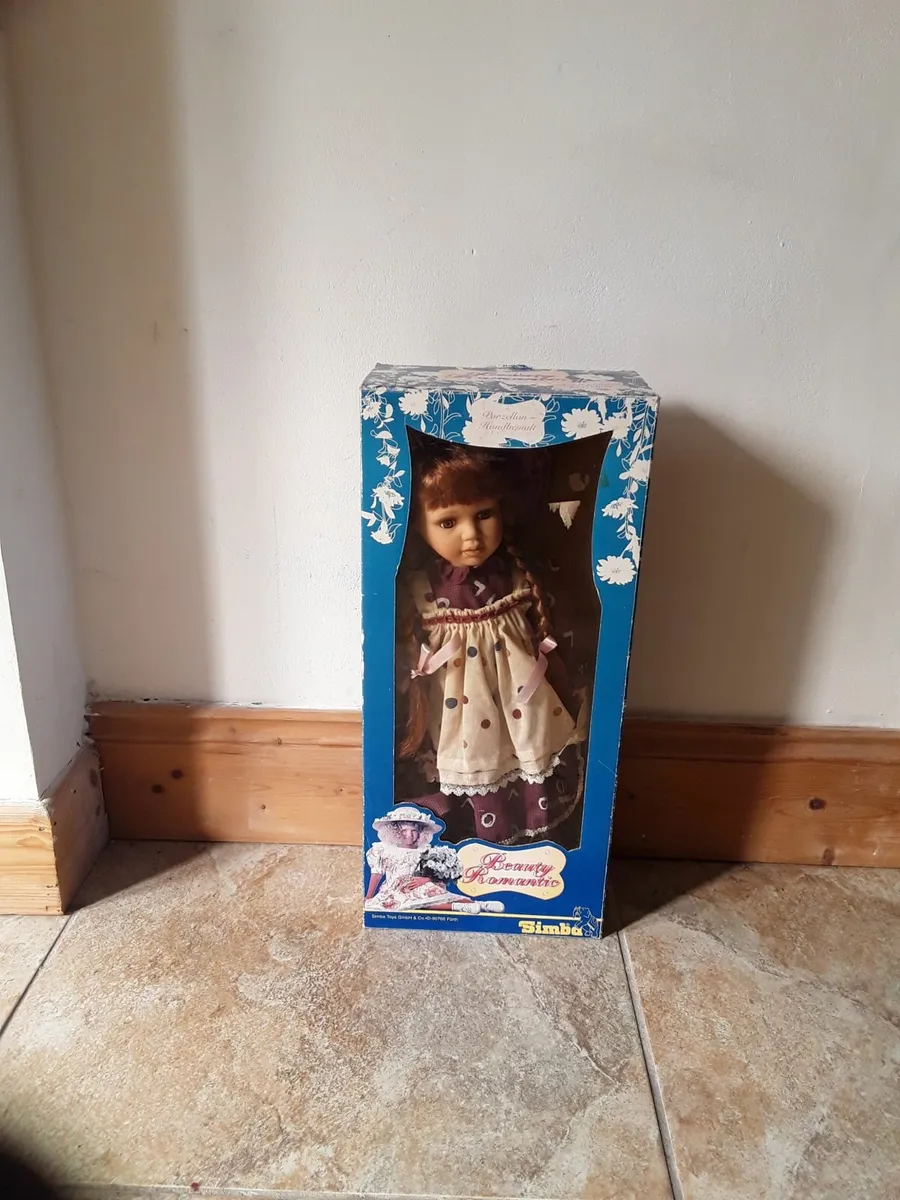 3  lovely porcelain dolls - Image 4