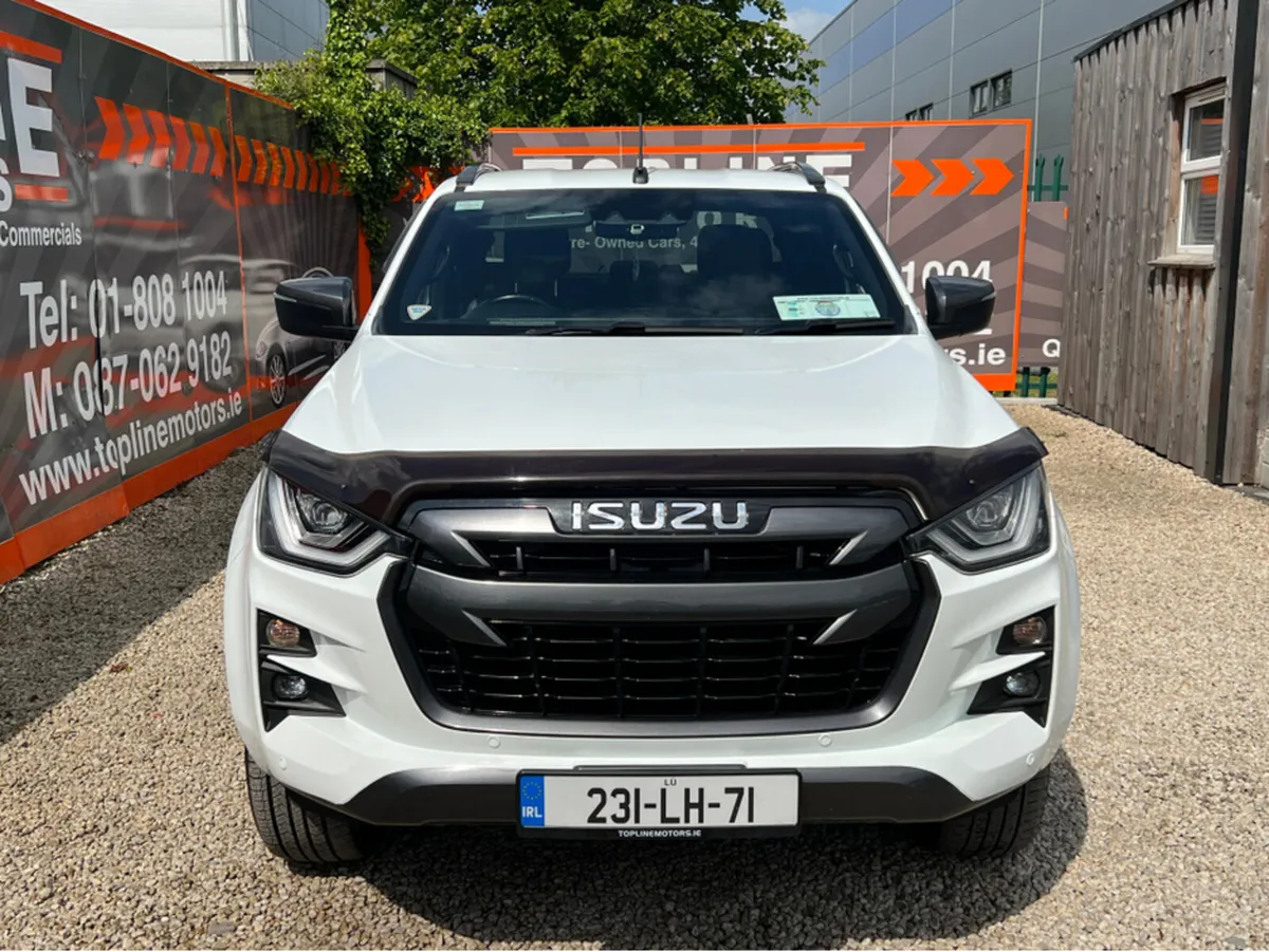 Isuzu D-Max ==STUNNING CREW-CAB//LEATHER//AUTO//NE - Image 4