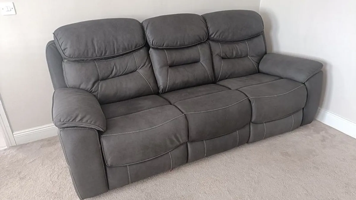 3 seater recliner sofa - Image 1