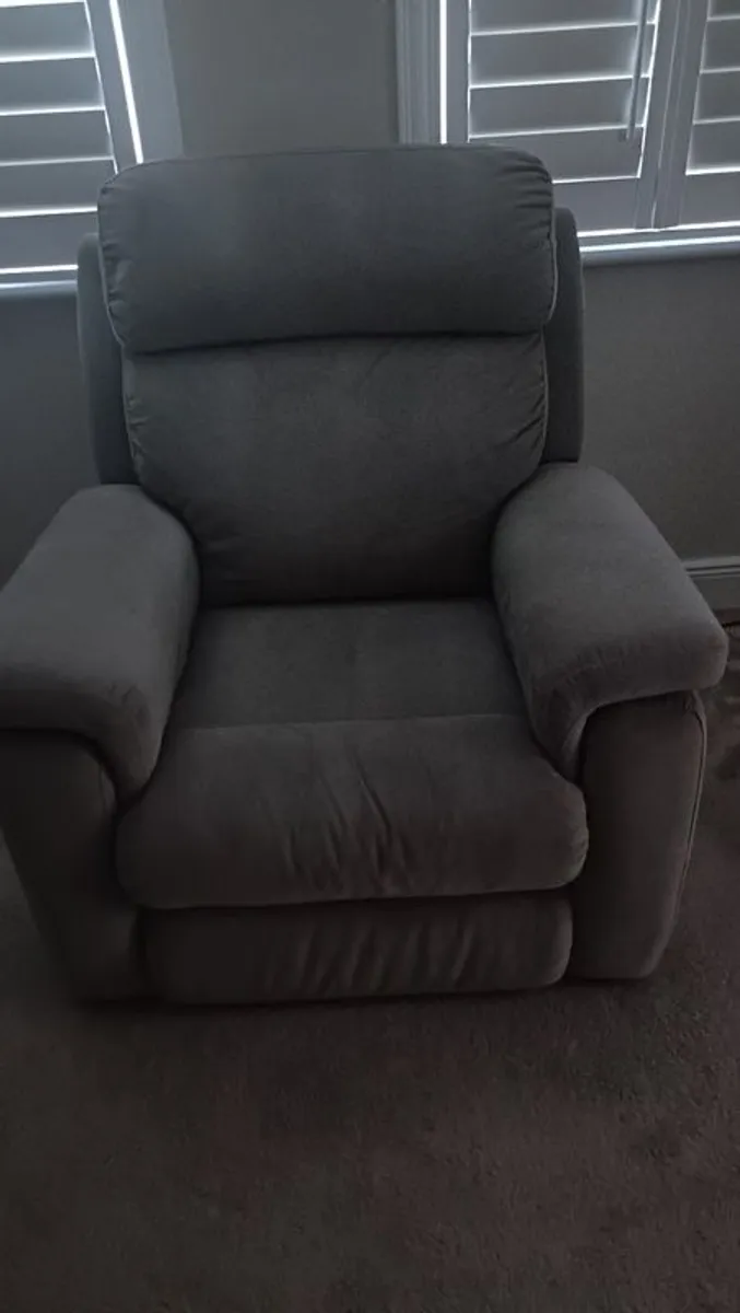 Orthopaedic reclining armchair - Image 1