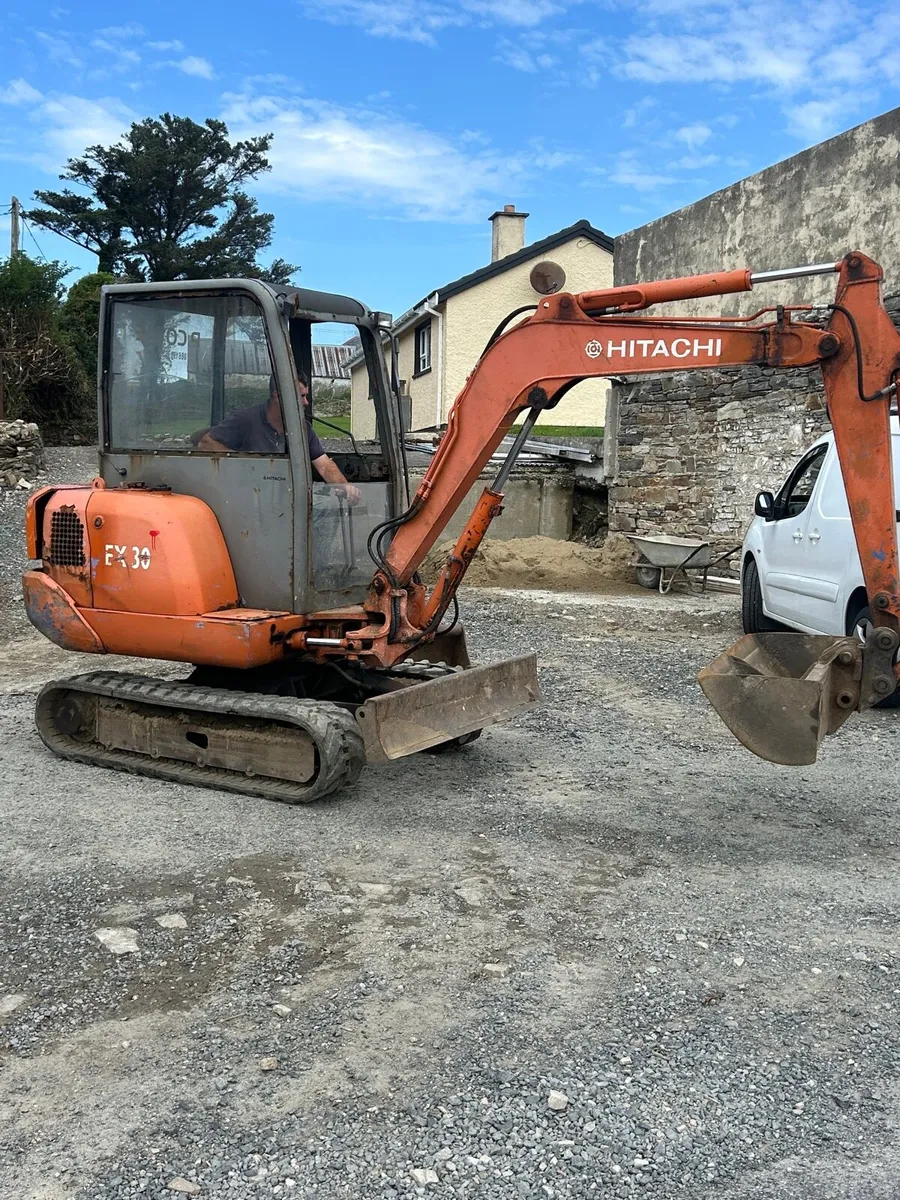 Hitachi ex30 mini digger for sale - Image 1