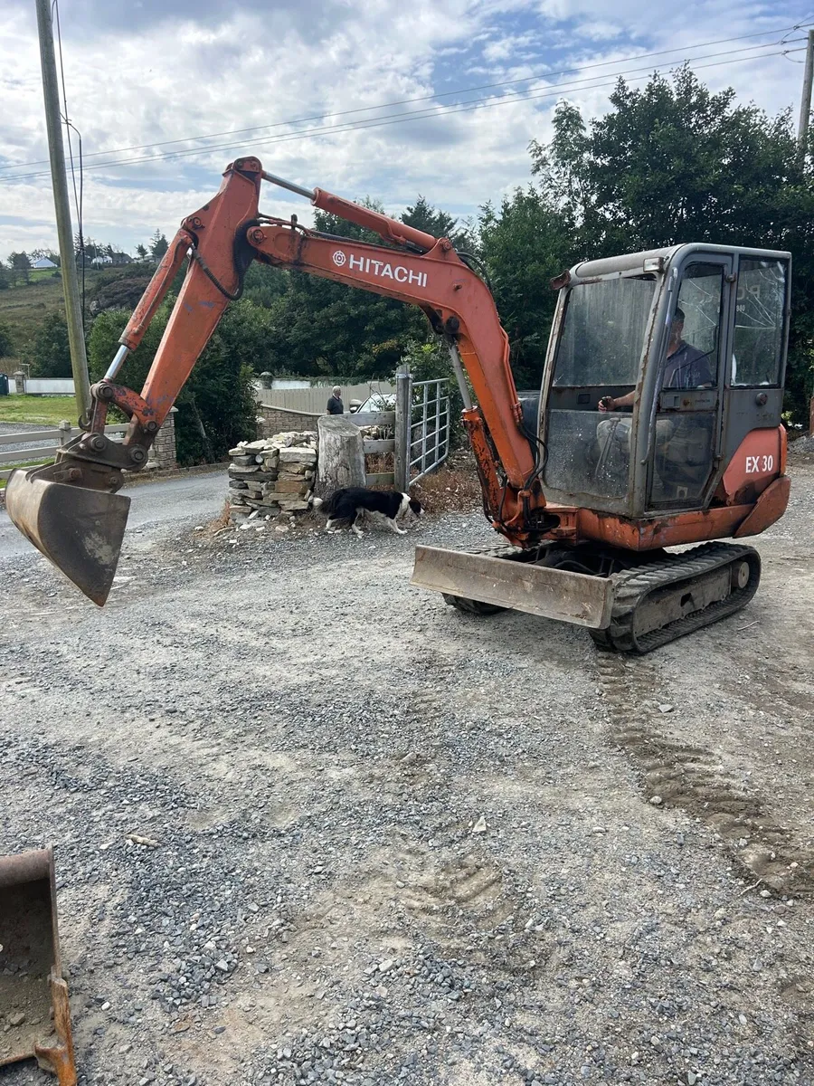 Hitachi ex30 mini digger for sale - Image 2