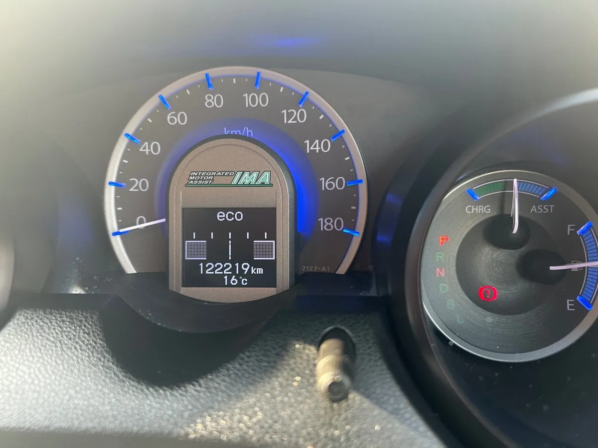 Honda Fit .Hybrid Automatic - Image 4