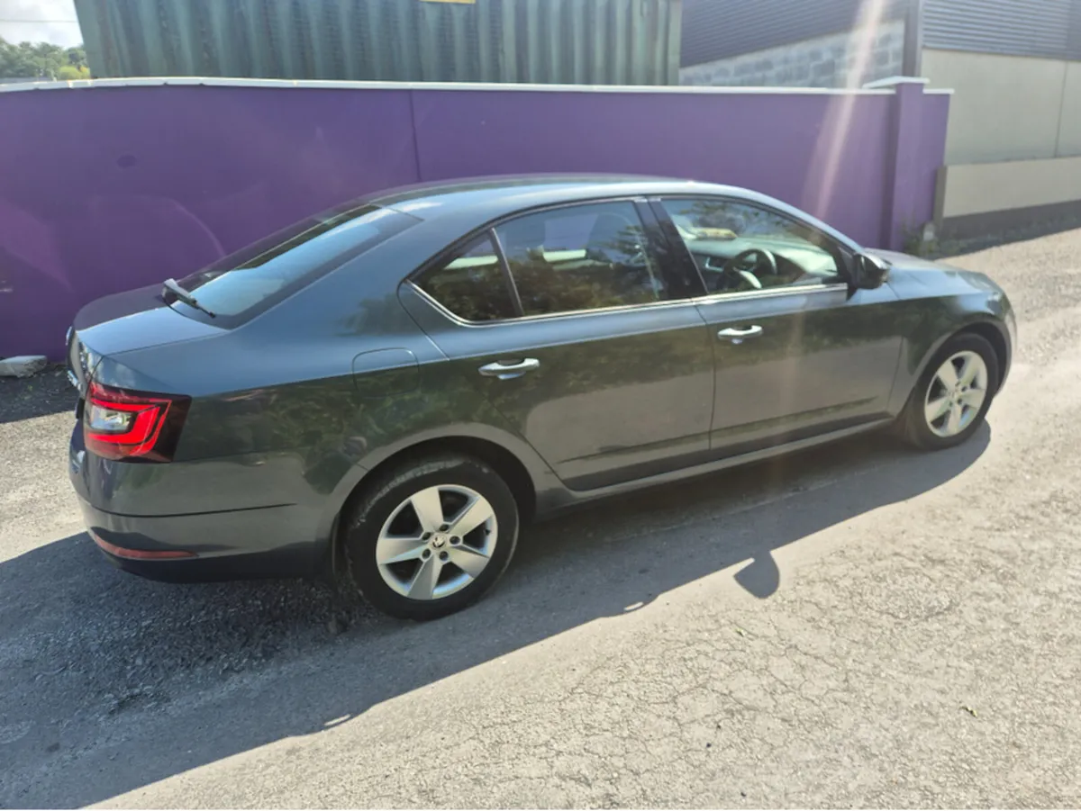 Skoda Octavia AMBITION 1.6 TDI 115 115HP 4DR - Image 2
