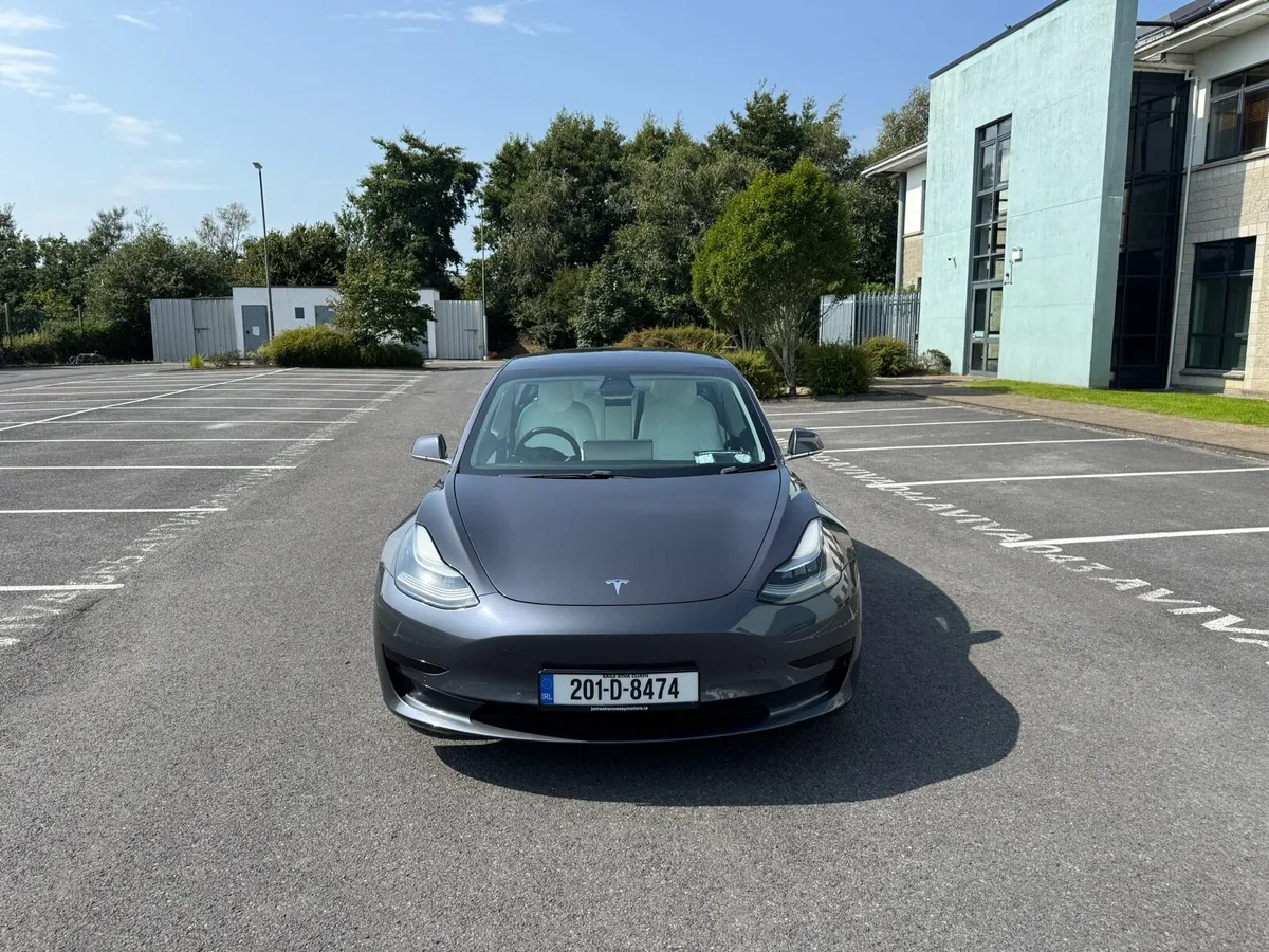 Tesla model 3 Plus Premium RWD SR+ - Image 4