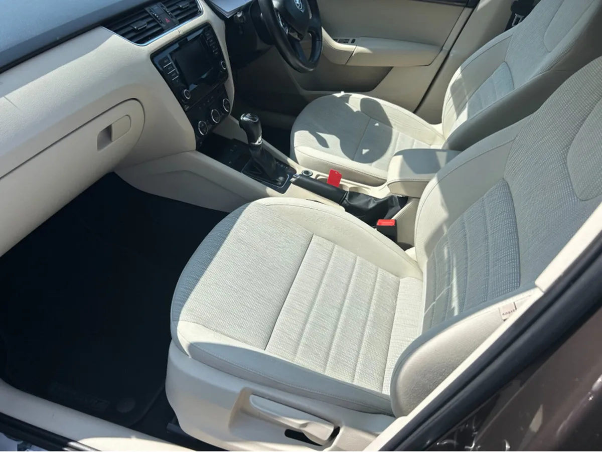 Skoda Octavia AUTOMATIC DSG//ONLY 65K///ORIGINAL I - Image 4