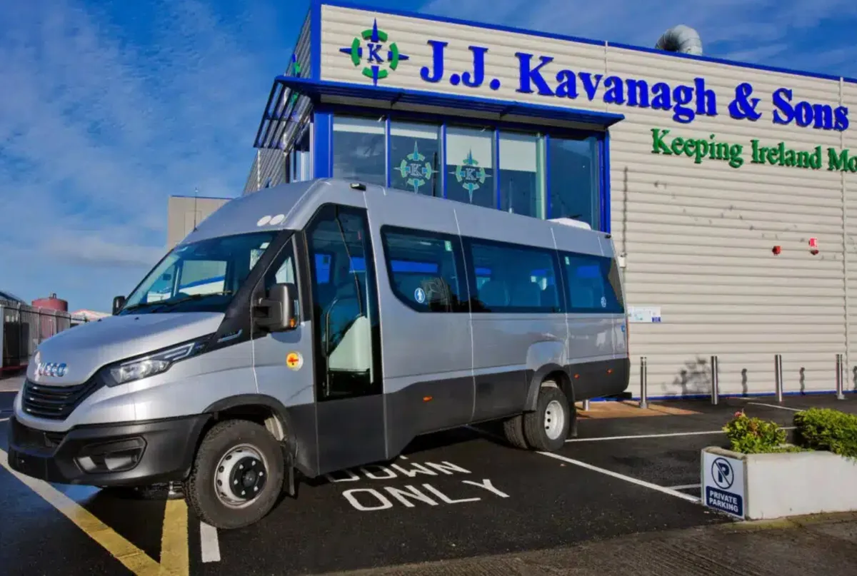 Ilesbus Daily 22-Seater Mini Coach - Image 1