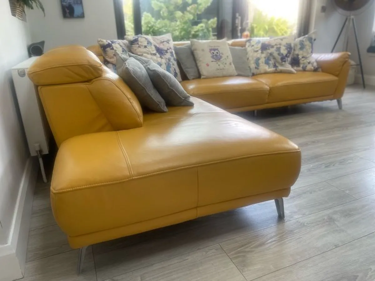 Corner Couch - Image 1