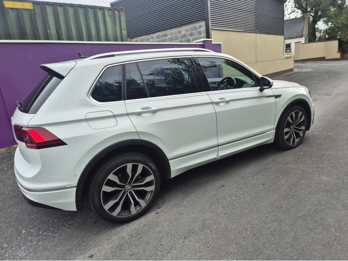Volkswagen Tiguan R-LINE TECH TDI S- DSG - Image 3