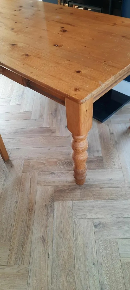 Table and 6 chairs - Image 2