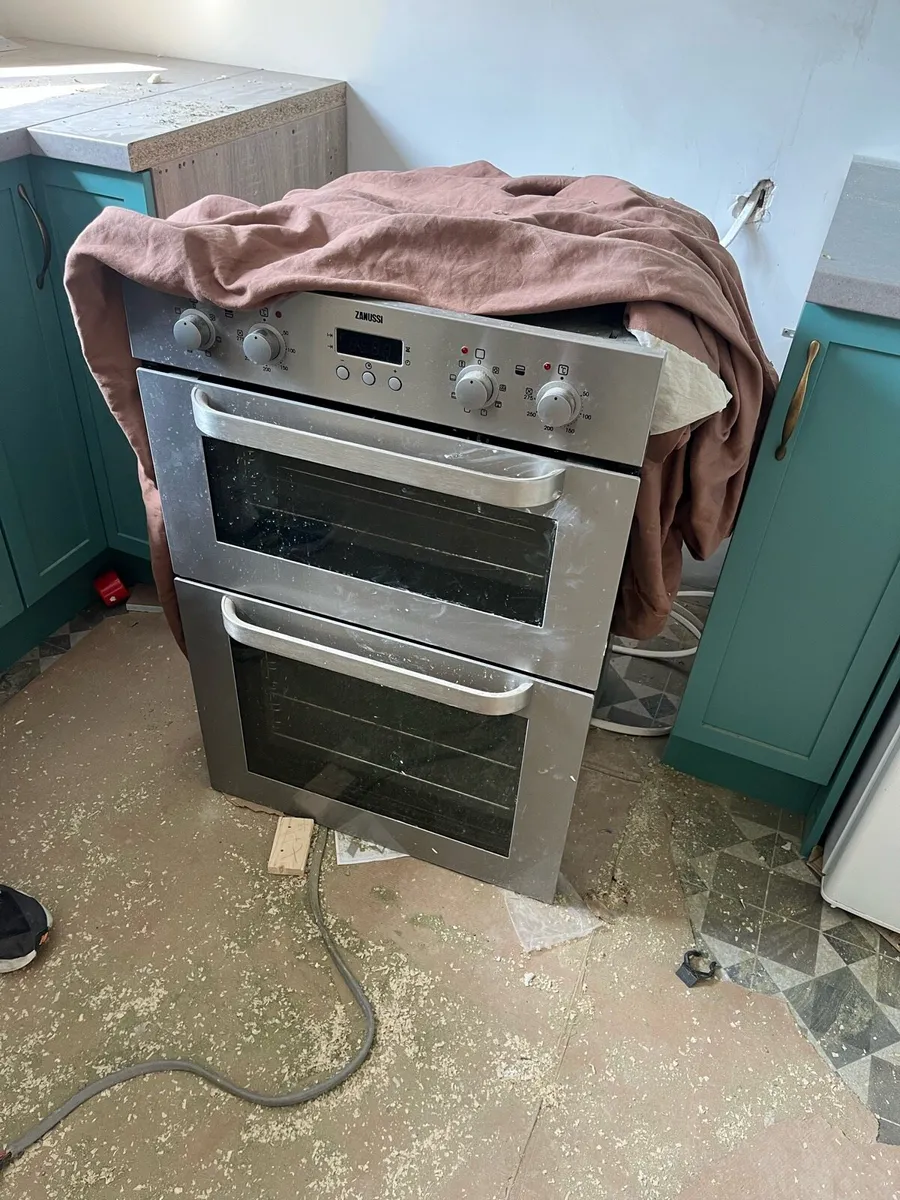 Oven, hob and vanity unit - Image 1