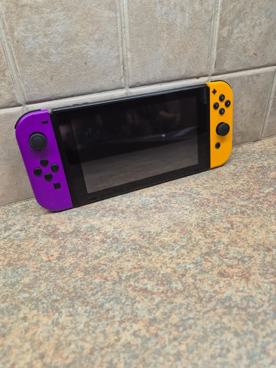 Nintendo Switch - Image 2