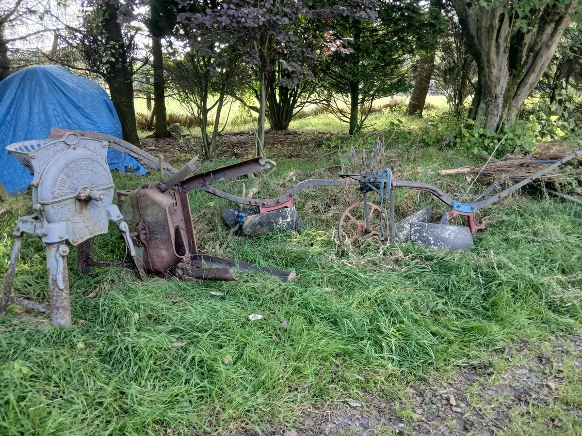 Vintage ploughs and pulpers - Image 1