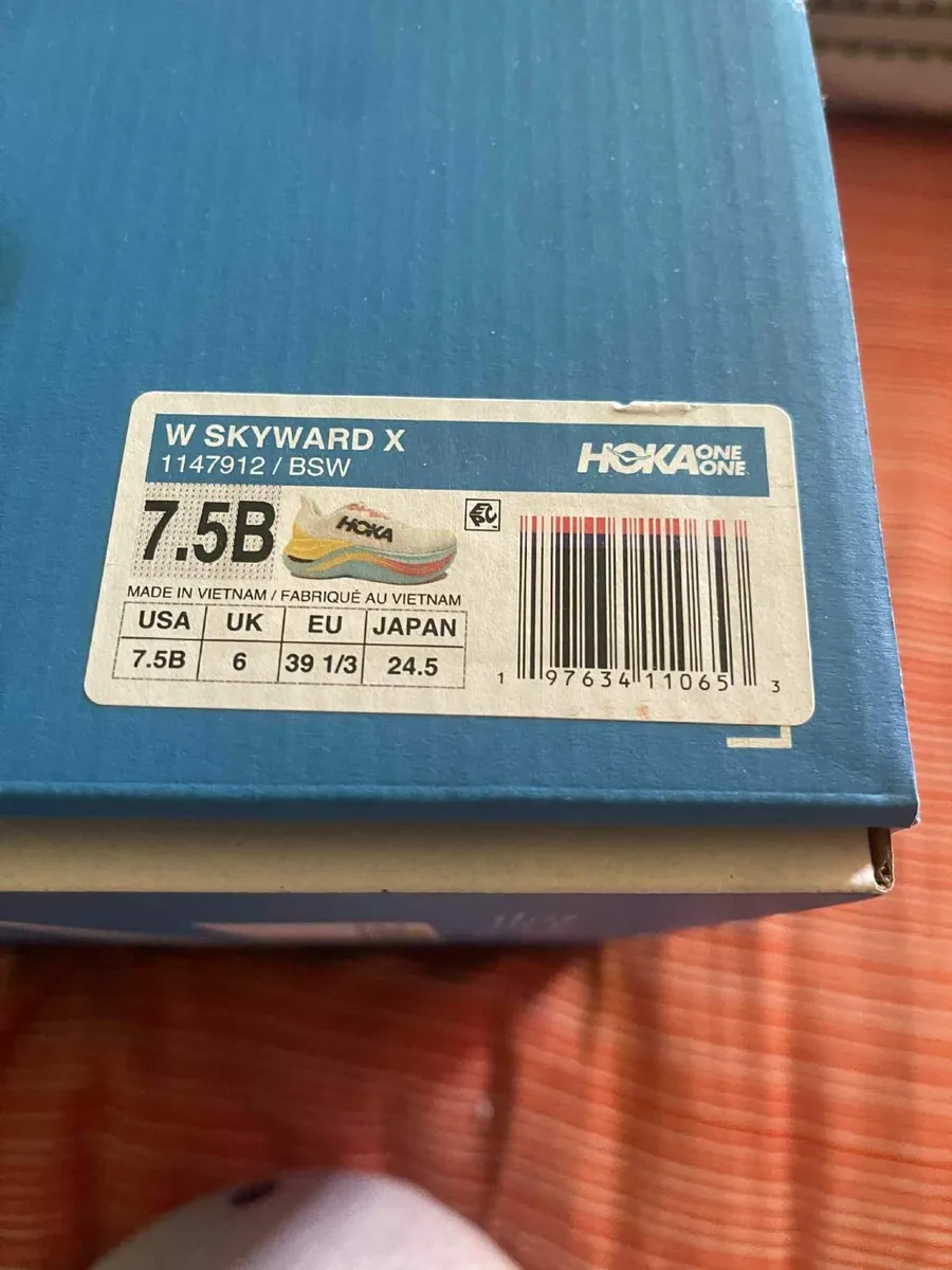 ladies trainers size 6 - Image 1