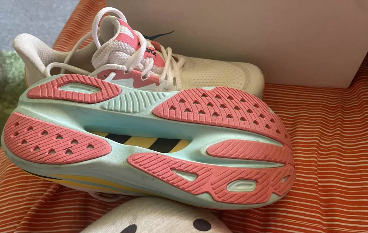 ladies trainers size 6 - Image 3