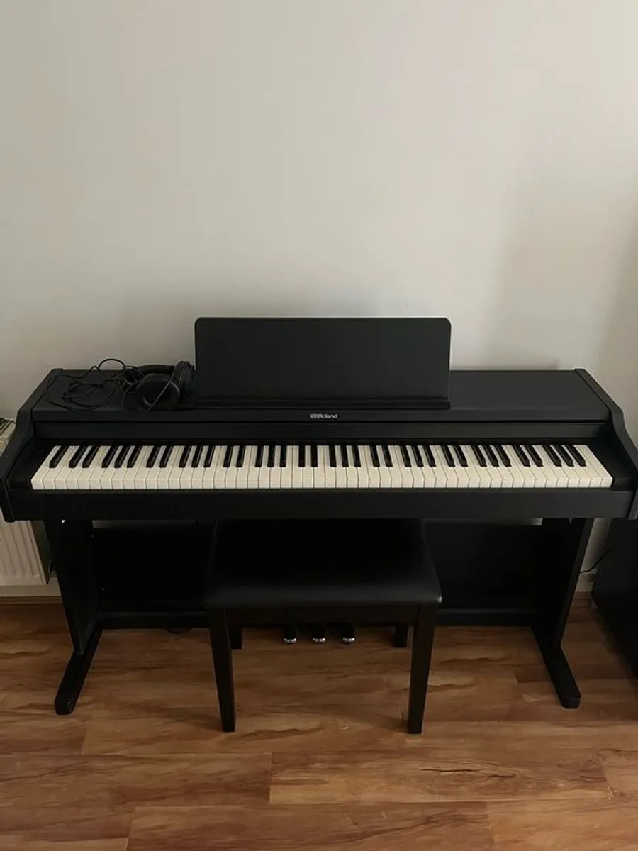 Roland RP107 Digital Piano - Image 1