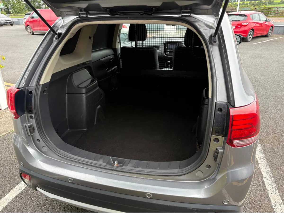 Mitsubishi Outlander OUTL 4WD 6MT N1 17MY 4DR - Image 2